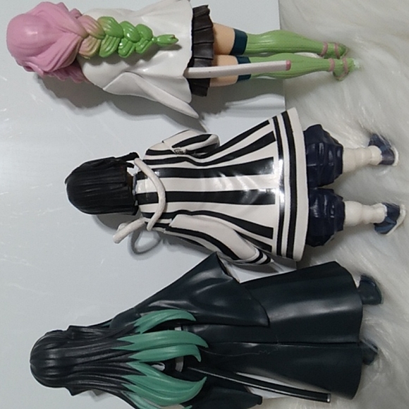 SALE! Demon Slayers Bundle Of 3 W/No Stands Included Great Condition - Picture 8 of 15